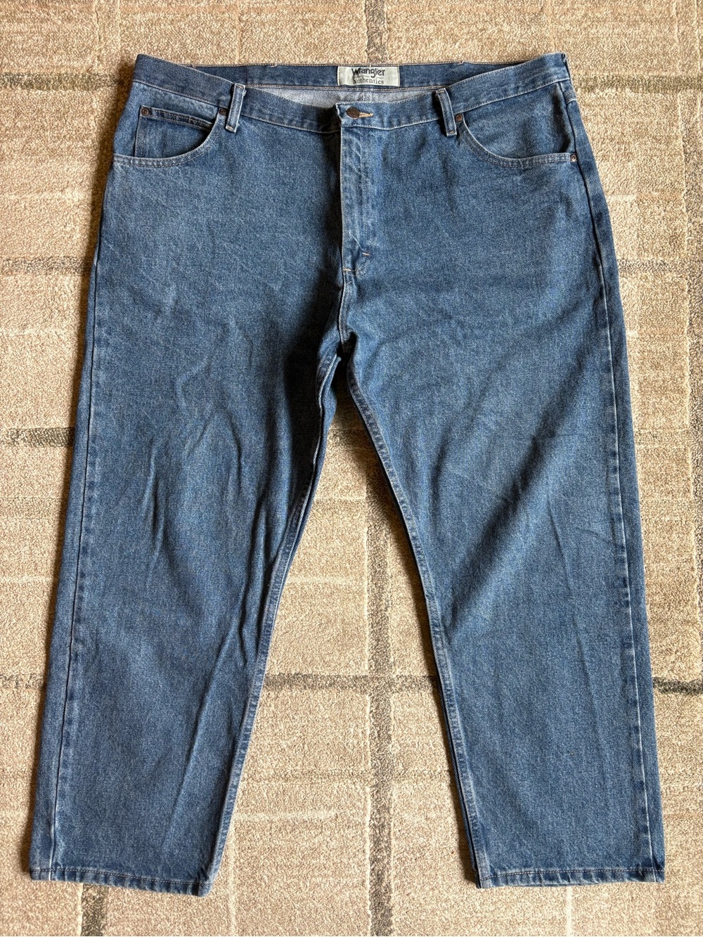 Wrangler Authentics Men’s Relaxed Fit Medium Wash Blue Denim Jeans 42” x 28”